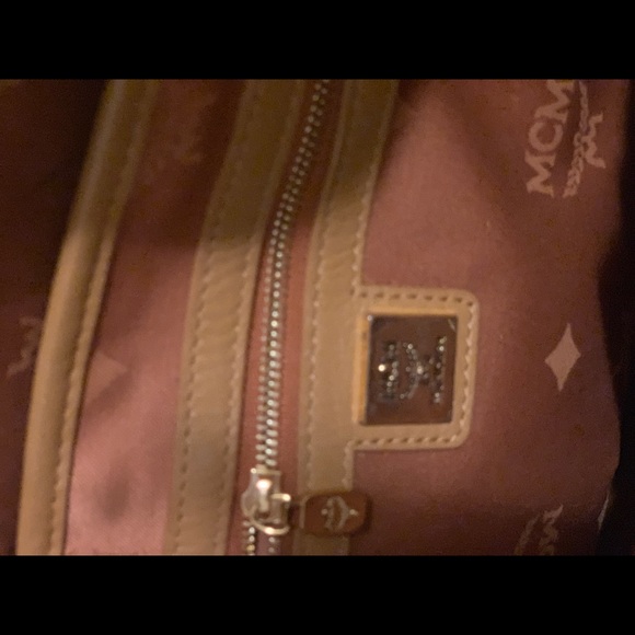 Backpack . In Very good condition . main image 5